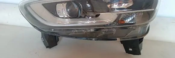 Renault Kadjar Headlight/headlamp 260104607R 01177082