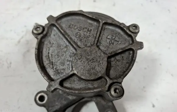 Volvo S40 Vacuum pump 