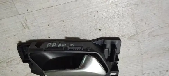 Peugeot 208 Front door interior handle 98201552