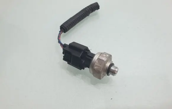 Nissan Juke I F15 Air conditioning (A/C) pressure sensor 42CP811 Z017CZ3