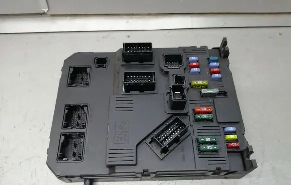 Citroen Xsara Picasso Fuse module 9653667880