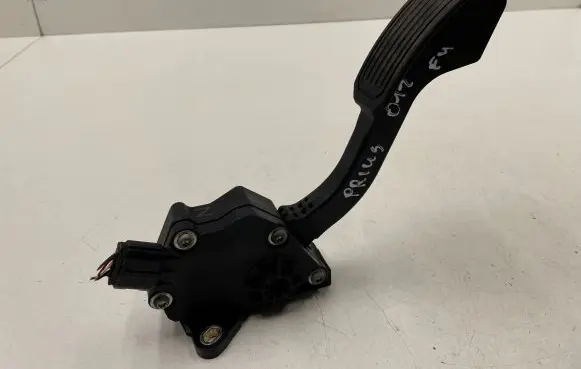 Toyota Prius (XW30) Accelerator throttle pedal 1988007310 09N14D00556