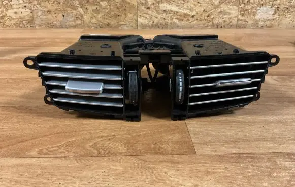 Mercedes-Benz E W212 Dash center air vent grill A2128302554 06825001