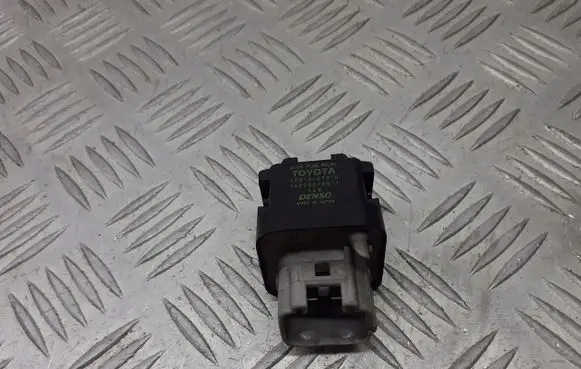 Toyota Yaris Window wiper relay 2861067010