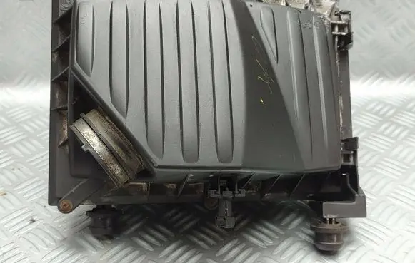 Opel Corsa C Air filter box 9129743