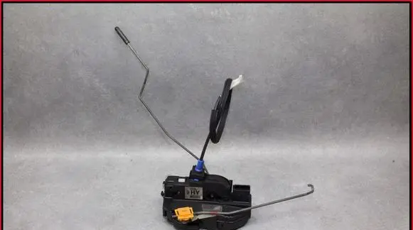 Opel Mokka Front door lock 13579518