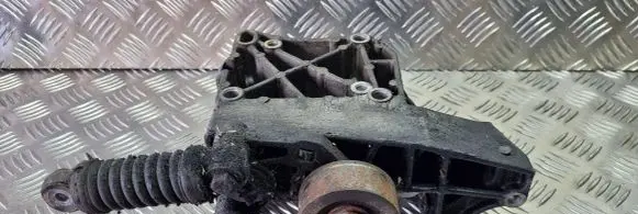 Citroen Xsara Picasso Generator/alternator bracket 