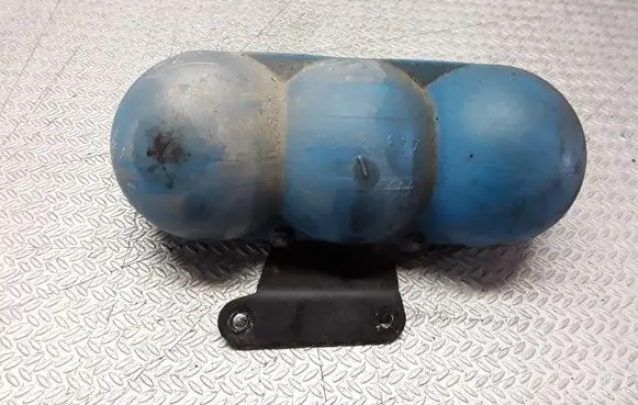 Vacuum air tank