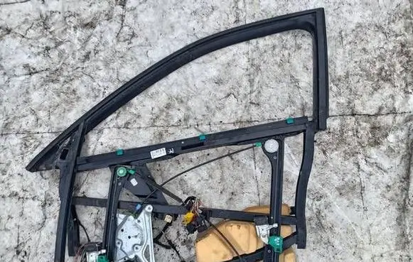 Audi A4 S4 B5 8D Front door window/glass frame 8D0837753
