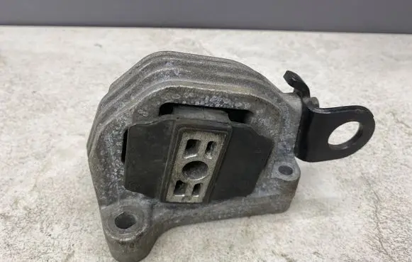 Engine mount bracket