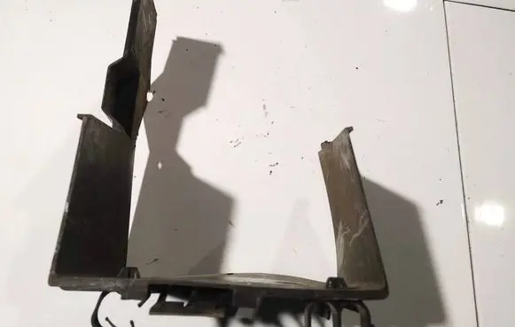 Volvo V50 Battery box tray 