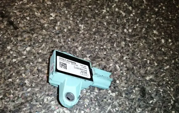 Audi A4 S4 B8 8K Airbag deployment crash/impact sensor 8K0955557C