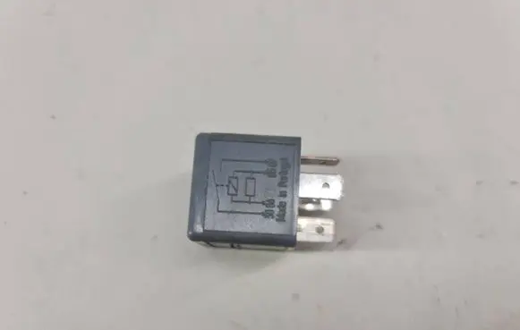 Volkswagen PASSAT B6 Other relay 141951253B V23134B52X221