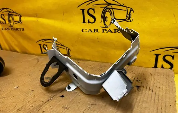 Audi SQ7 Fender mounting bracket 4M0821138B 4M0821132C
