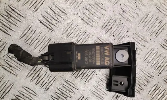 Volkswagen Tiguan Glow plug pre-heat relay 038907281D