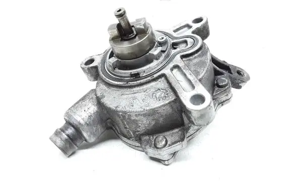 Volvo XC70 Vacuum pump 30731825