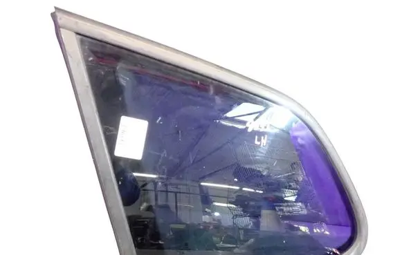 Volkswagen Golf V Rear side window 1K9845297C