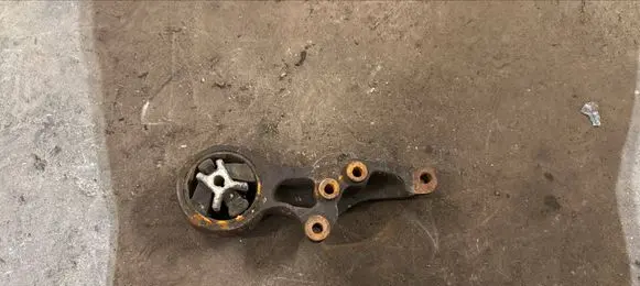 Volvo V50 Engine mount bracket 31262182