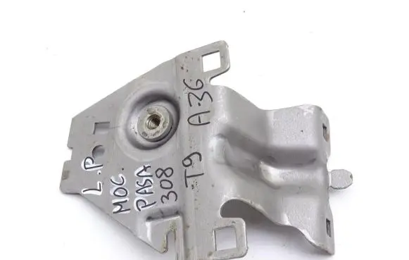 Peugeot 308 Seat belt trim 002854