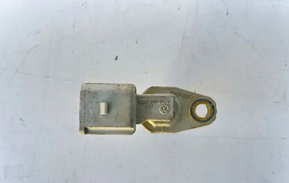 Volkswagen Tiguan Camshaft position sensor 030907601E