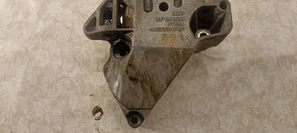 Volkswagen PASSAT B6 Engine mounting bracket 06F199207H