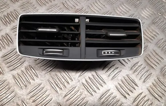 Audi A8 S8 D4 4H Rear air vent grill 4H0819203F