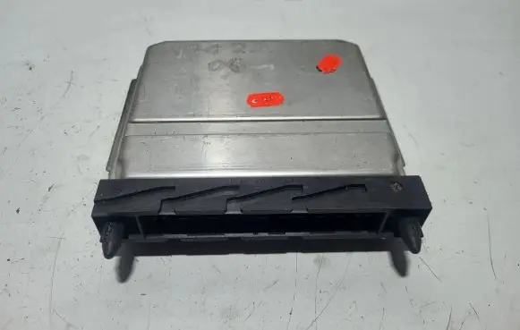 Volvo V70 Engine control unit/module 30646978A 1039S04101 0281011441