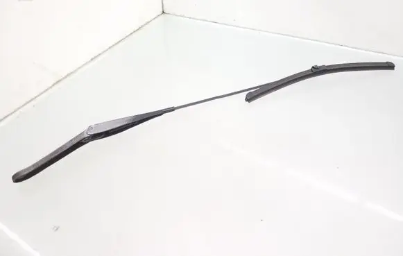 Ford Focus Front wiper blade arm 4M5117526CC