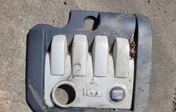 Volkswagen Touran I Engine cover (trim) 03G103925B 03G103925