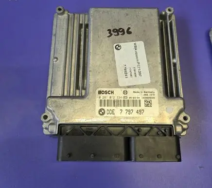 BMW 3 E90 E91 Engine control unit/module 0281012334 7797497 1039S08306
