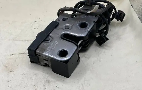 Citroen C4 Grand Picasso Rear glass lock/latch C485 3C1823509H