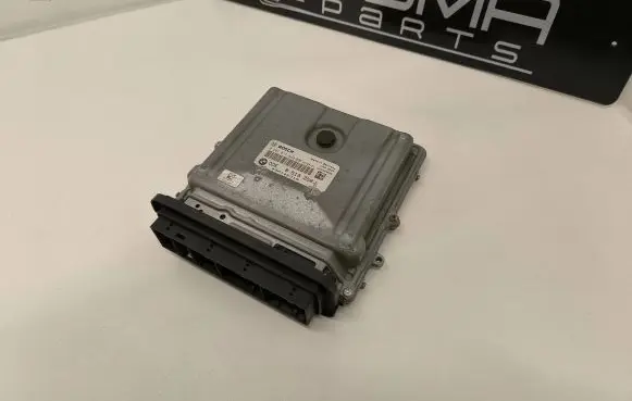 BMW 5 F10 F11 Engine control unit/module 0281017648 030102319 8513250