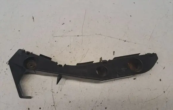 Toyota Prius (NHW20) Front bumper mounting bracket 5211647010