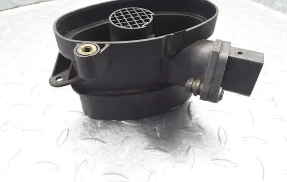 BMW 5 E39 Mass air flow meter 0928400468 77870760 7787076