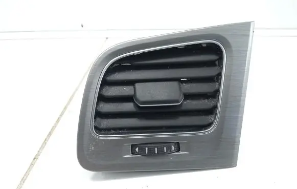Volkswagen Golf VII Dash center air vent grill 5G1819703