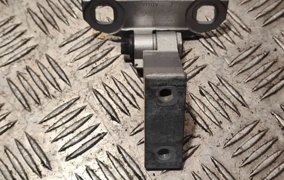 Mercedes-Benz E W212 Front door upper hinge A046572