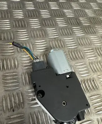 Nissan Qashqai Sunroof motor/actuator 4223021B