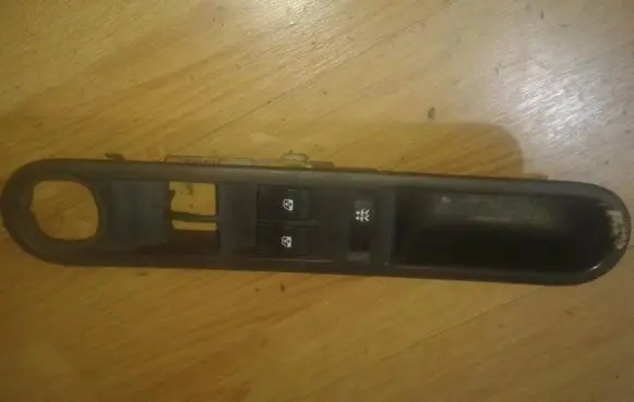 Renault Espace - Grand espace IV Electric window control switch 8200250651