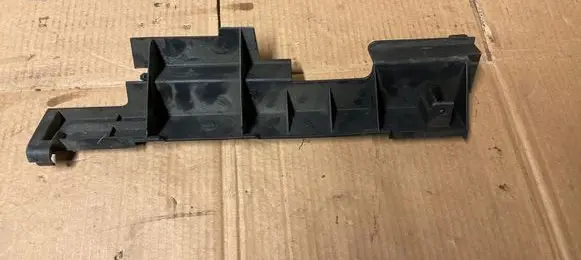 Chrysler Voyager Radiator mount bracket 868506T
