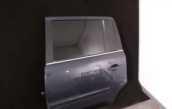 Opel Zafira B Rear door