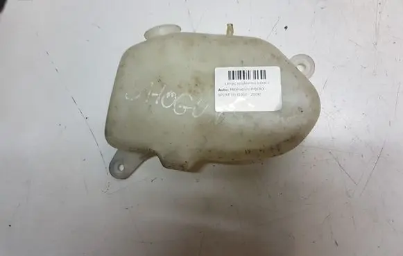 Mitsubishi Pajero Sport I Windshield washer fluid reservoir/tank