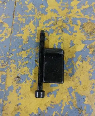 Volkswagen Touran I Fuel Injector clamp holder