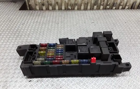 Volvo S60 Fuse module 8637841