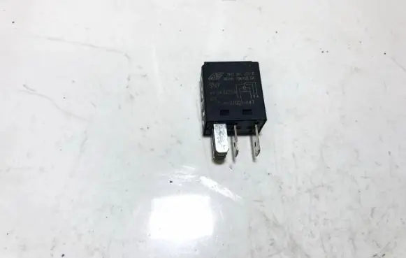 Volkswagen Touareg I Other relay 7m0951253c 95vw10k705ea