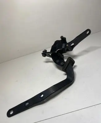 Volvo XC70 Tailgate/trunk/boot hinge 8643157