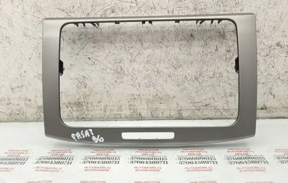 Volkswagen PASSAT B6 Radio/GPS head unit trim 3C0858069M