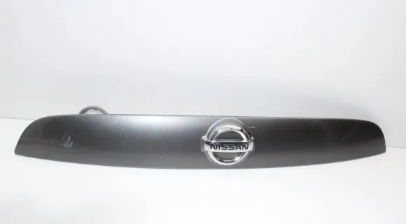 Nissan Juke I F15 Trunk door license plate light bar 