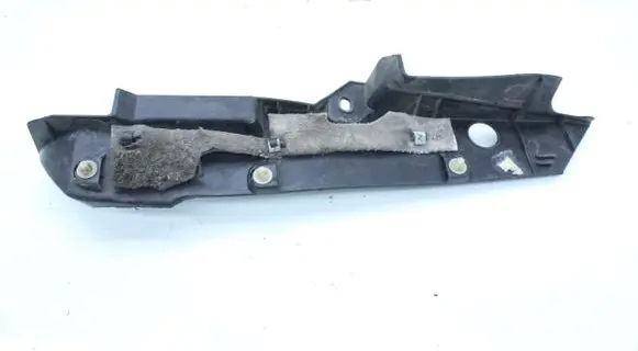 Honda CR-V Fender mounting bracket M6353