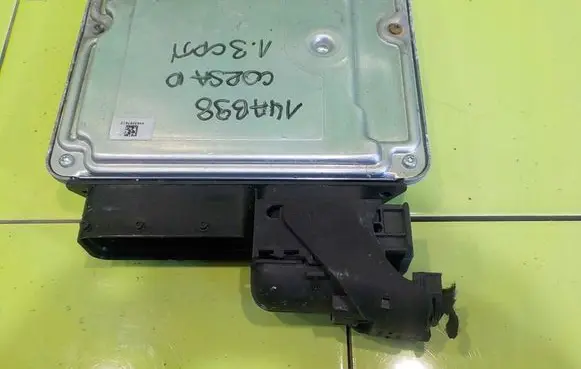 Opel Corsa D Engine control unit/module 55581288
