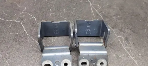 Peugeot 406 Tailgate/trunk/boot hinge